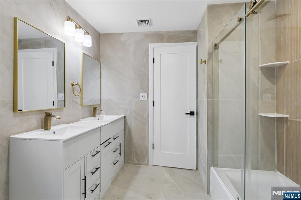 1087 Lambert Road, Teaneck, NJ 07666 Listing Photo  34