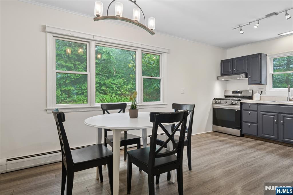 Eat-in Kitchen