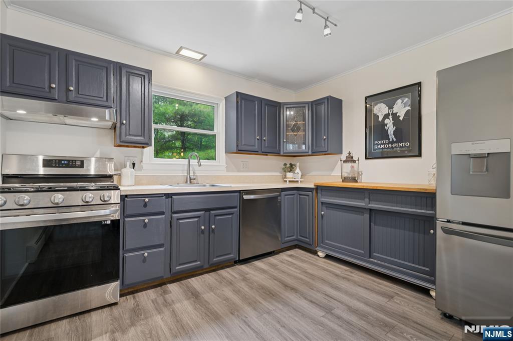 New Stainless Steel appliances, Oven/Range, Dishwasher, Refrigerator