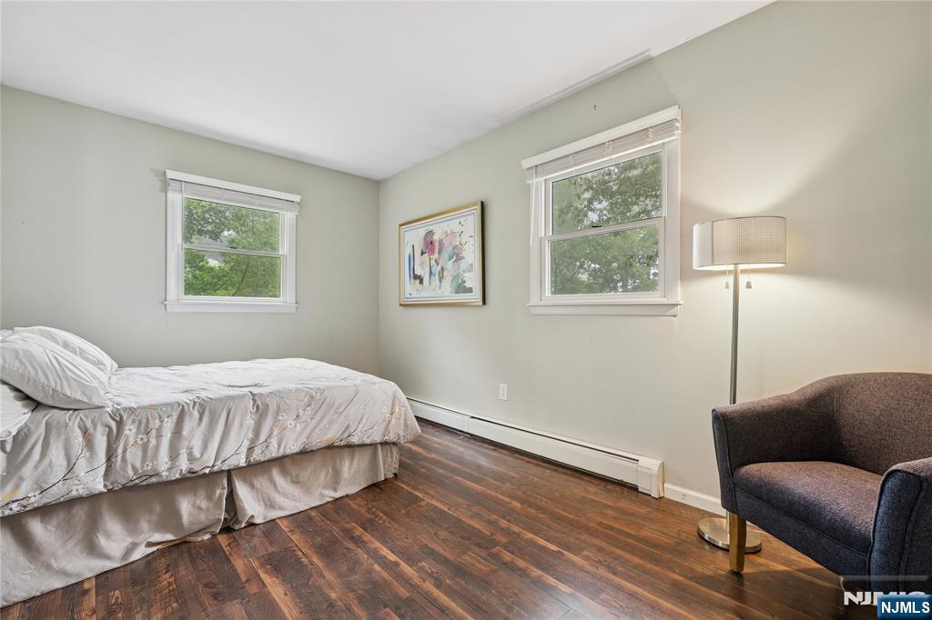 Bedroom - Main floor