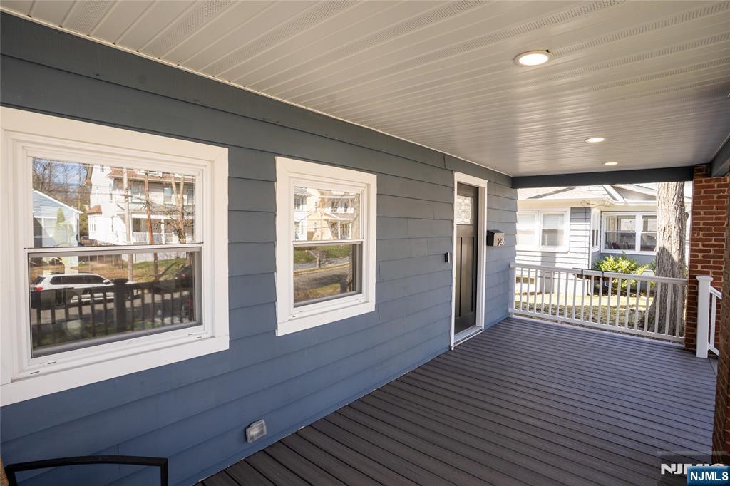 246 Stirling Avenue - Photo 2