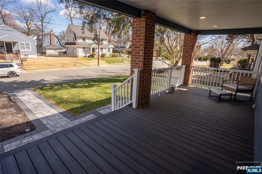 246 Stirling Avenue - Photo 3