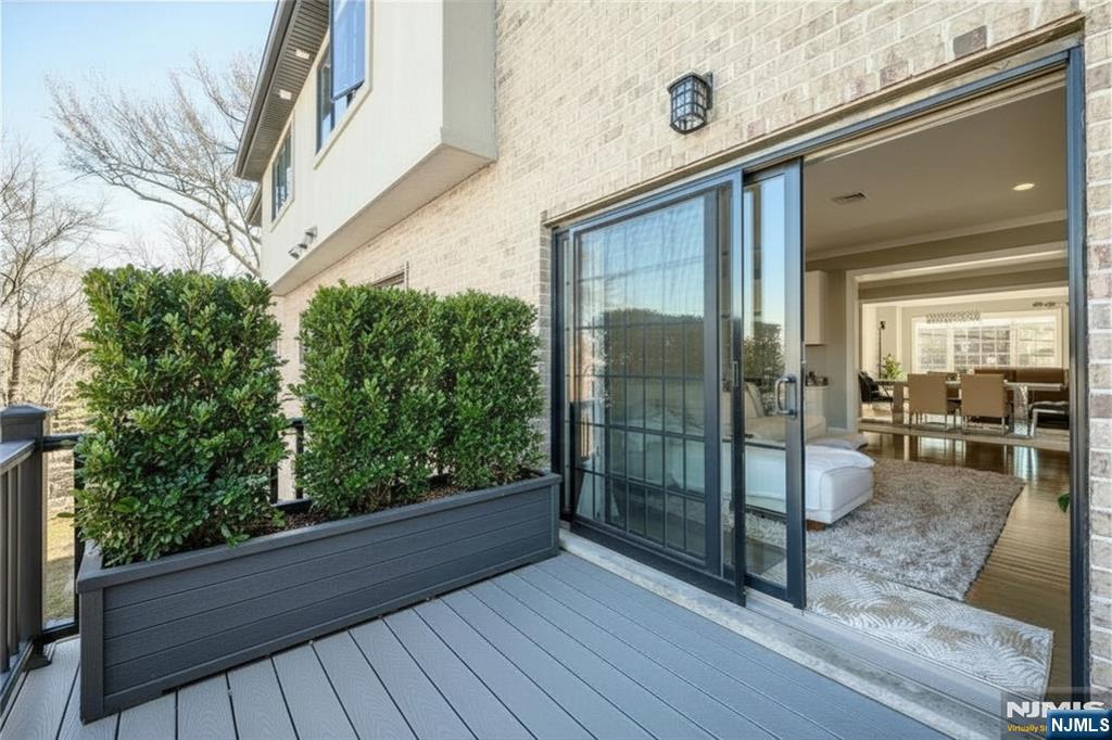 Private Deck