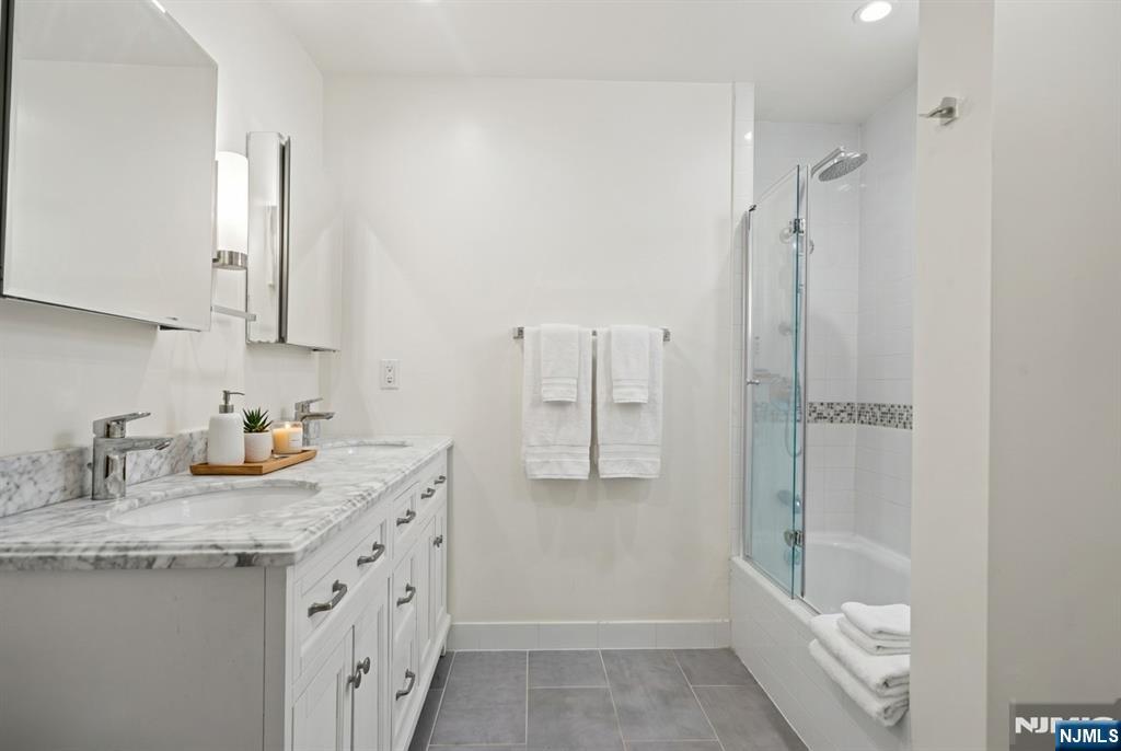 436 Undercliff Avenue, Edgewater, NJ, 07020