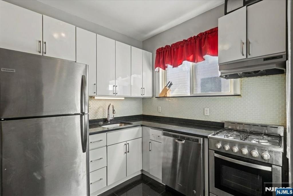 436 Undercliff Avenue, Edgewater, NJ, 07020