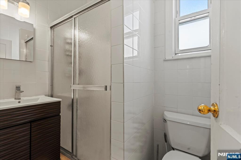 436 Undercliff Avenue, Edgewater, NJ, 07020