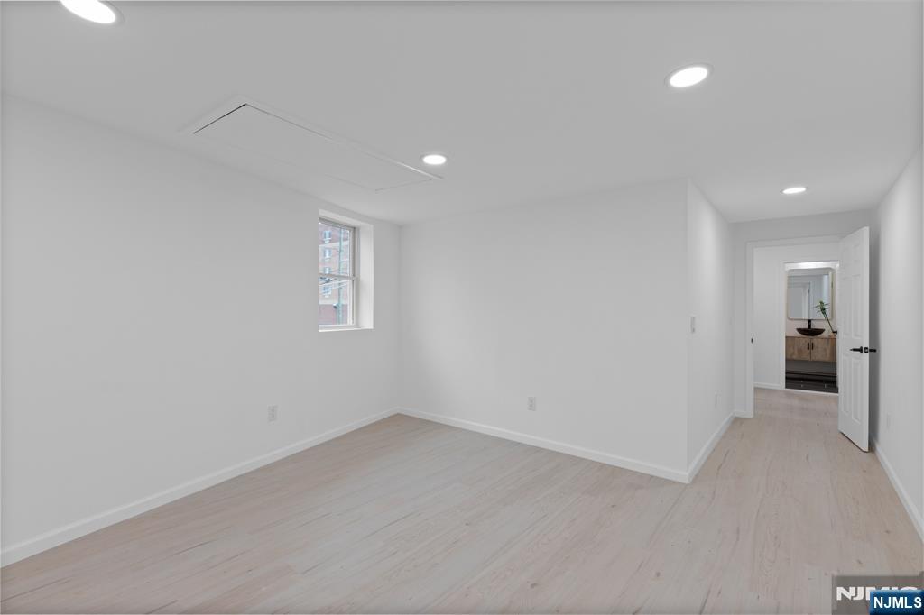 418 E Brinkerhoff Ave, Palisades Park, NJ 07650