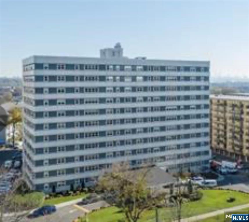 280 Prospect Ave #5D, Hackensack, NJ 07601