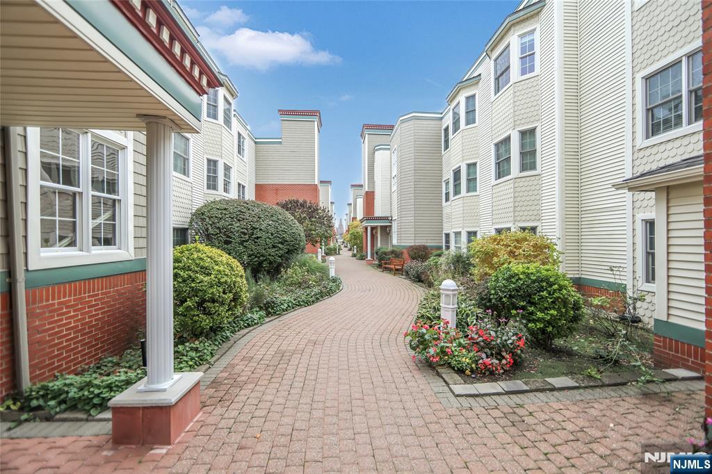 337 The Promenade 337 - Photo 1