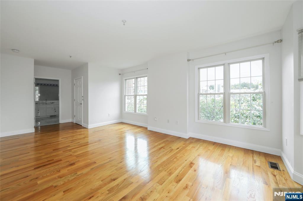 337 The Promenade 337 - Photo 4