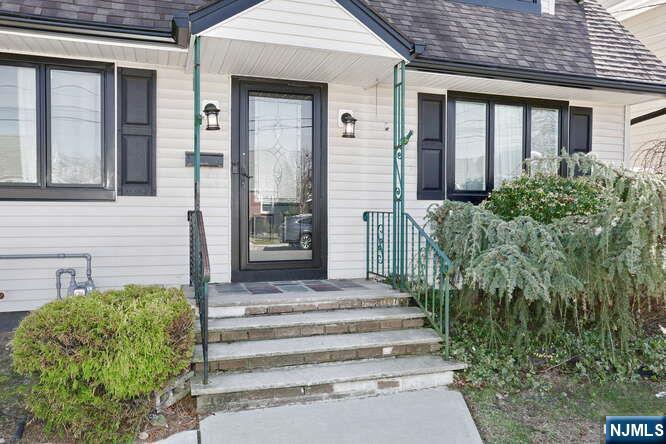 88 Alberta Dr, Saddle Brook, NJ 07663