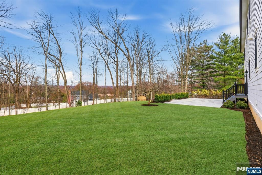 26 Huff Ter, Montvale, NJ 07645