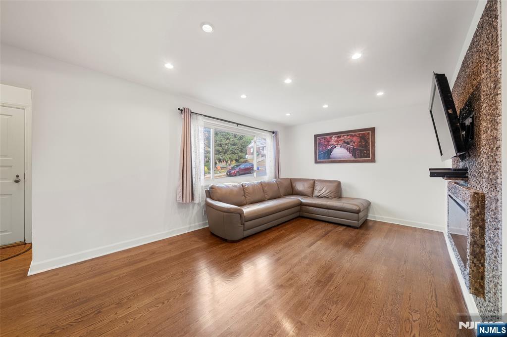 636 Elm Avenue - Photo 4