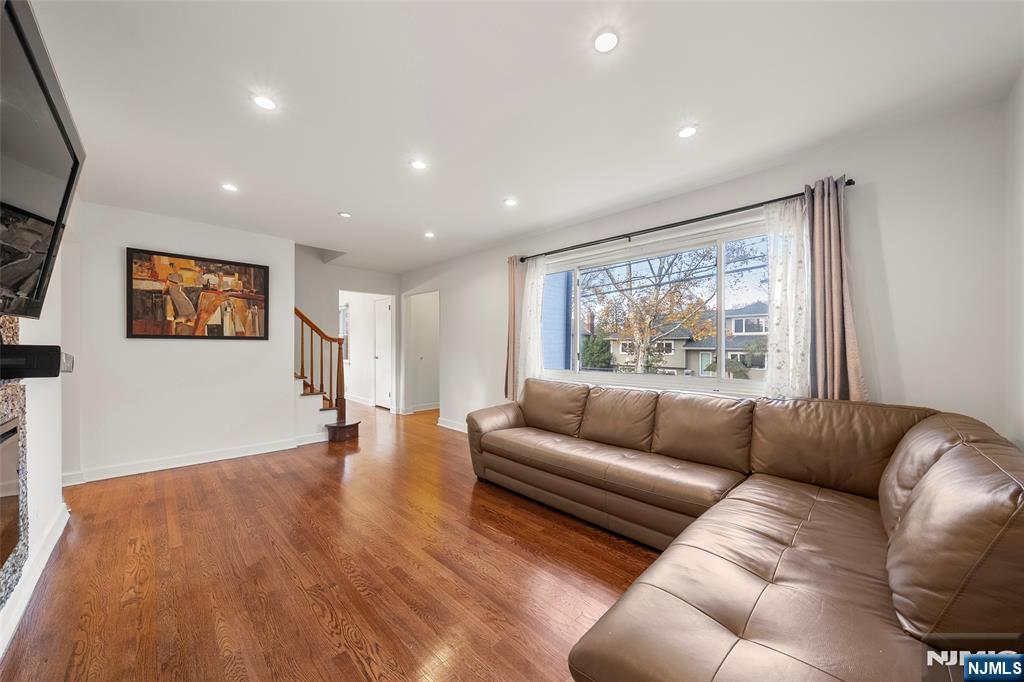 636 Elm Avenue - Photo 5