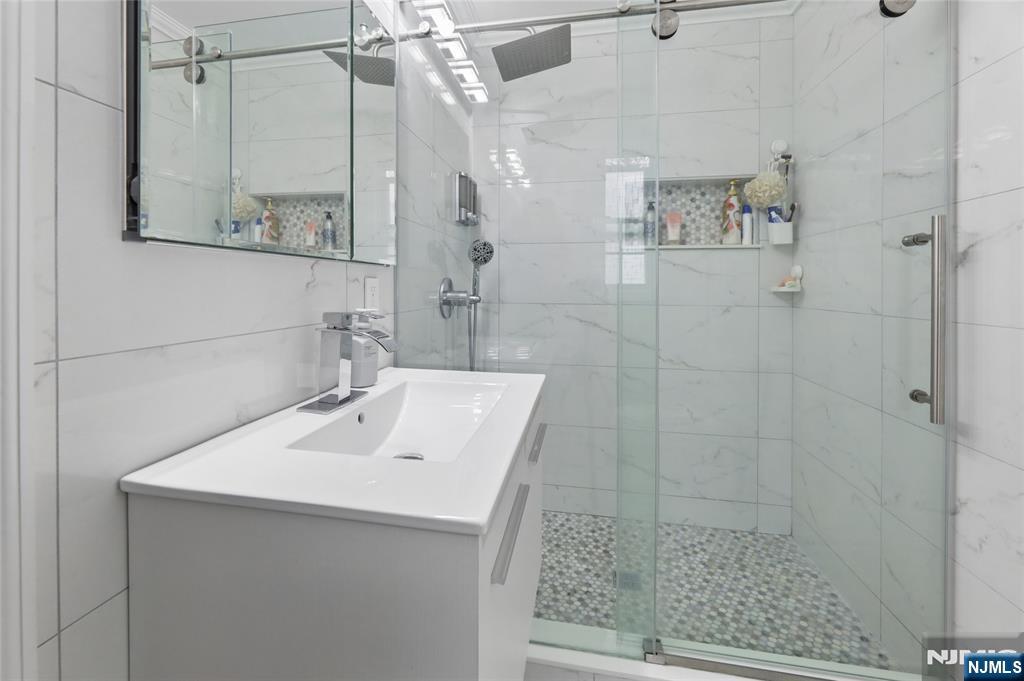 52 Hillside UNIT B, Tenafly, NJ, 07670