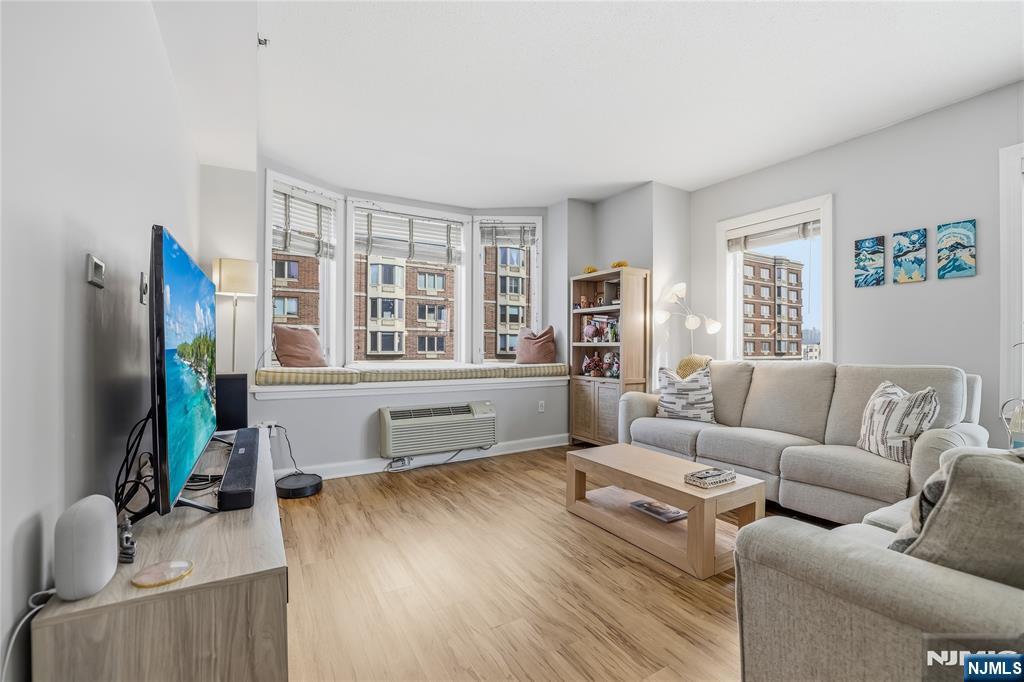 5114 City Pl, Edgewater, NJ 07020