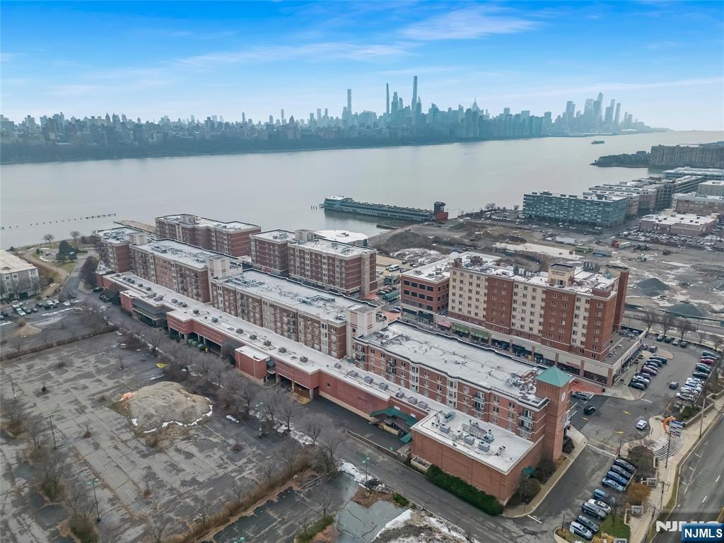 5114 City Pl, Edgewater, NJ 07020