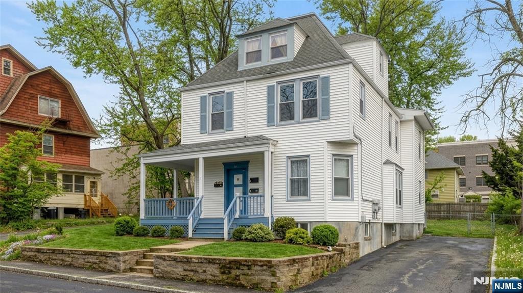 15 Lakeview Place