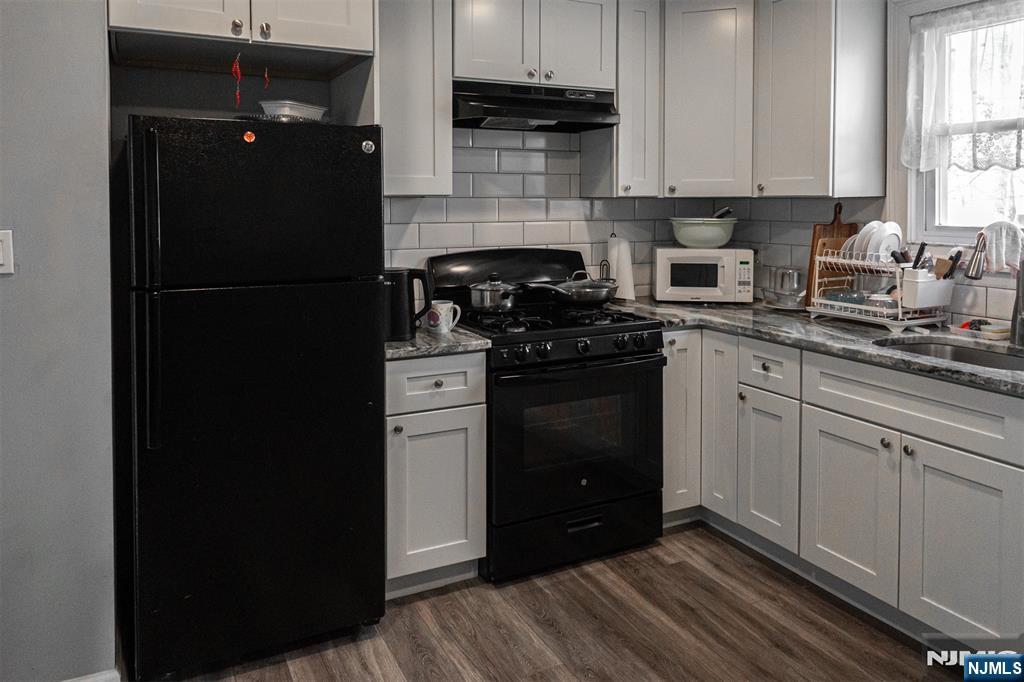 15 Lakeview Place