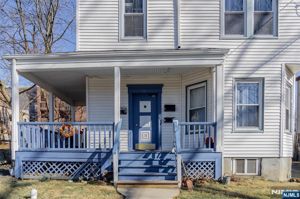 15 Lakeview Place