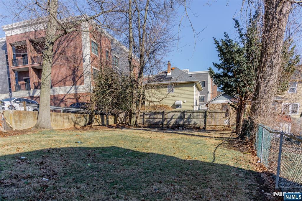 15 Lakeview Place