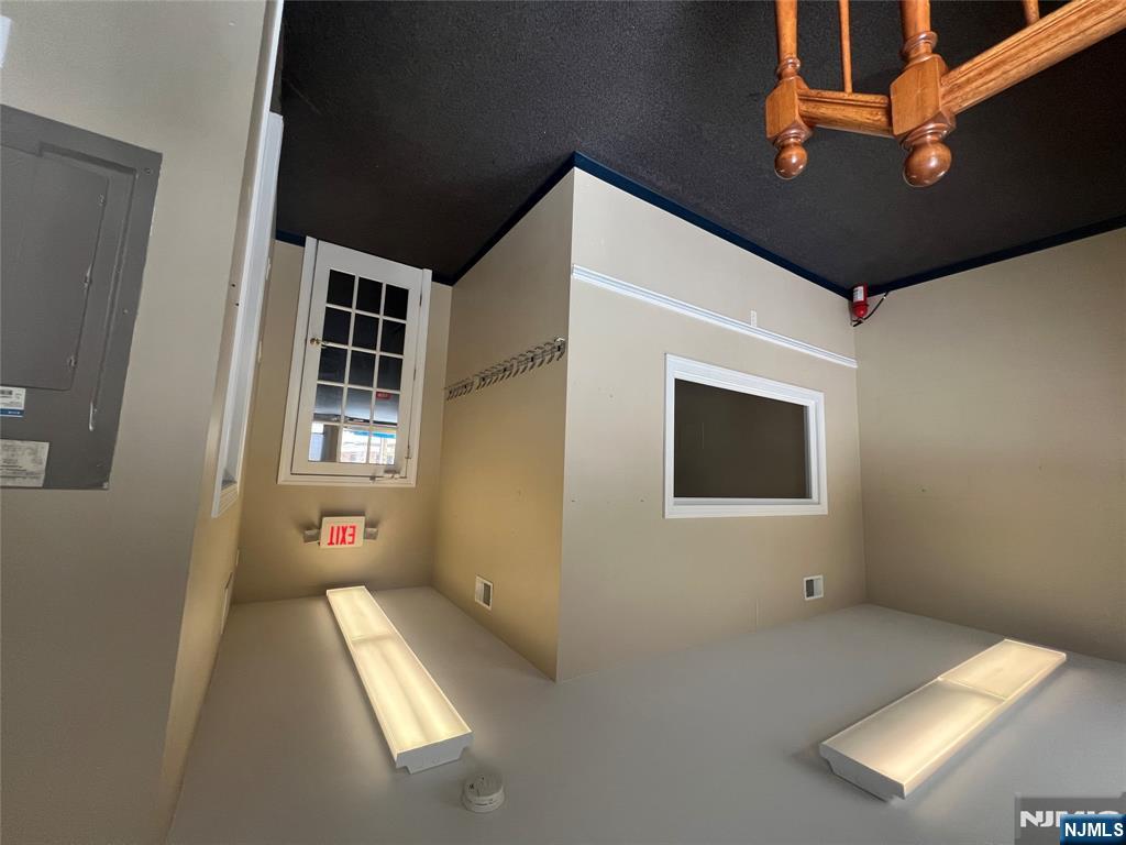 1,725 +/- sq. ft.