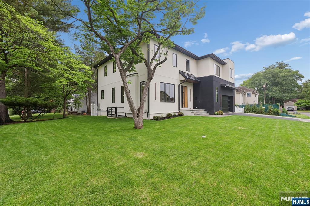 1 Bancroft Place - Photo 2