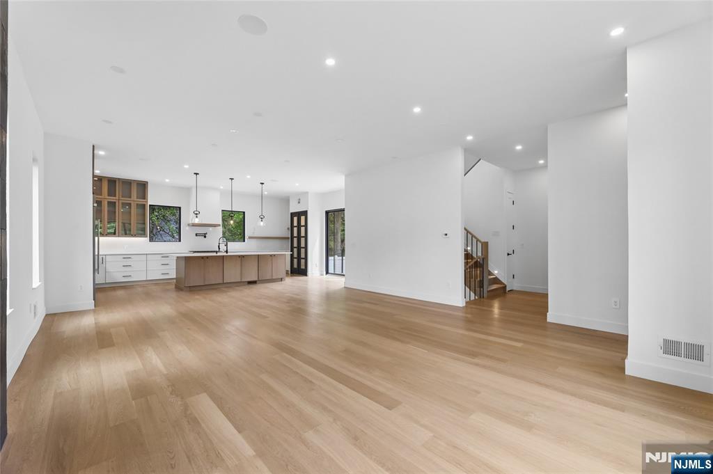 1 Bancroft Place — photo 16