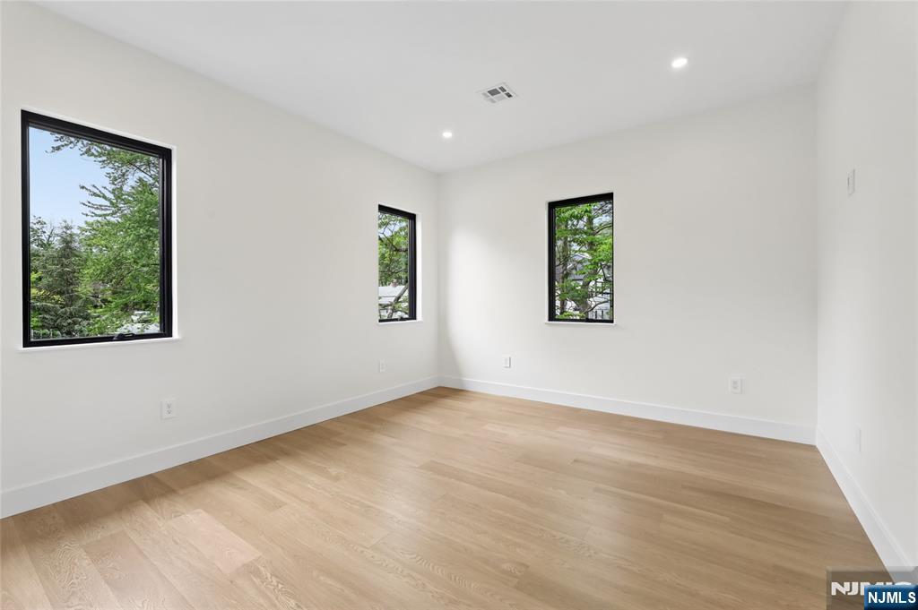 1 Bancroft Place — photo 28
