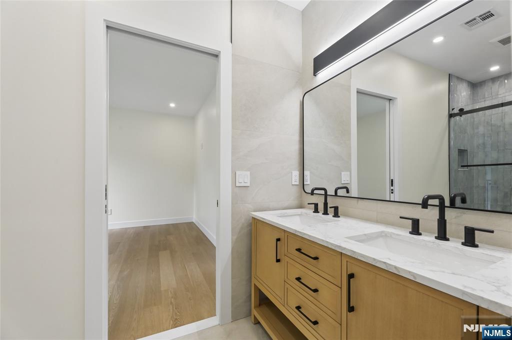1 Bancroft Place — photo 30