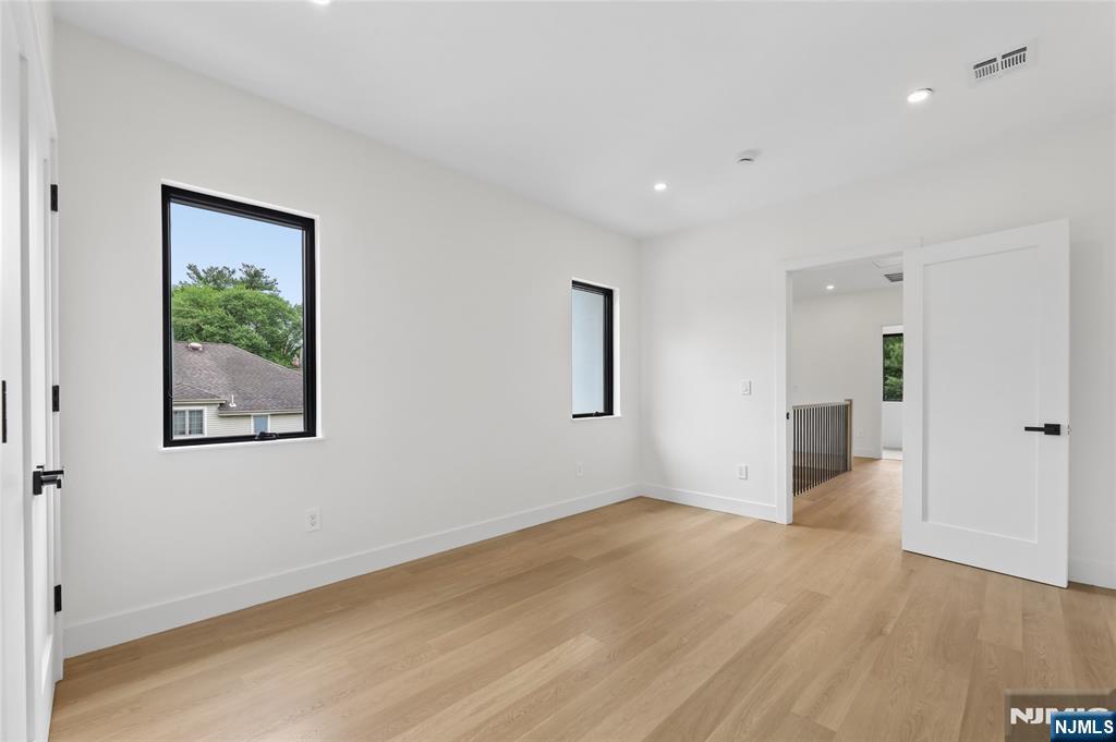 1 Bancroft Place — photo 37