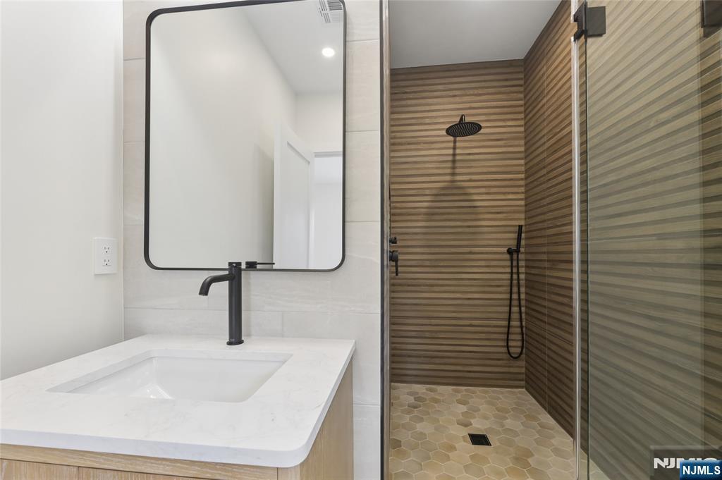 1 Bancroft Place — photo 39