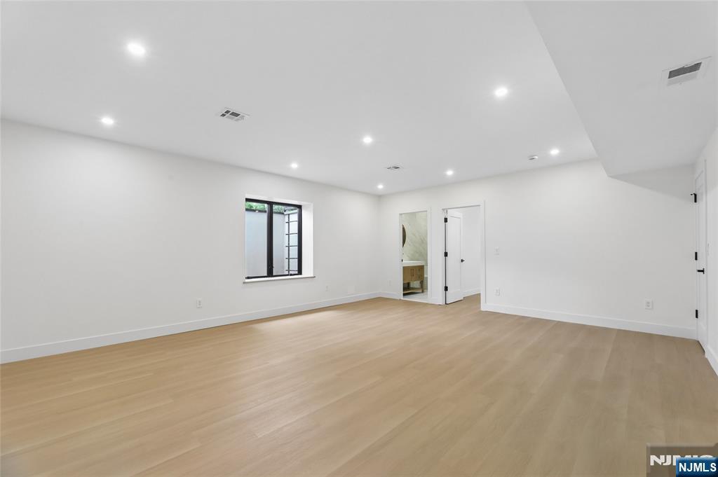 1 Bancroft Place — photo 41