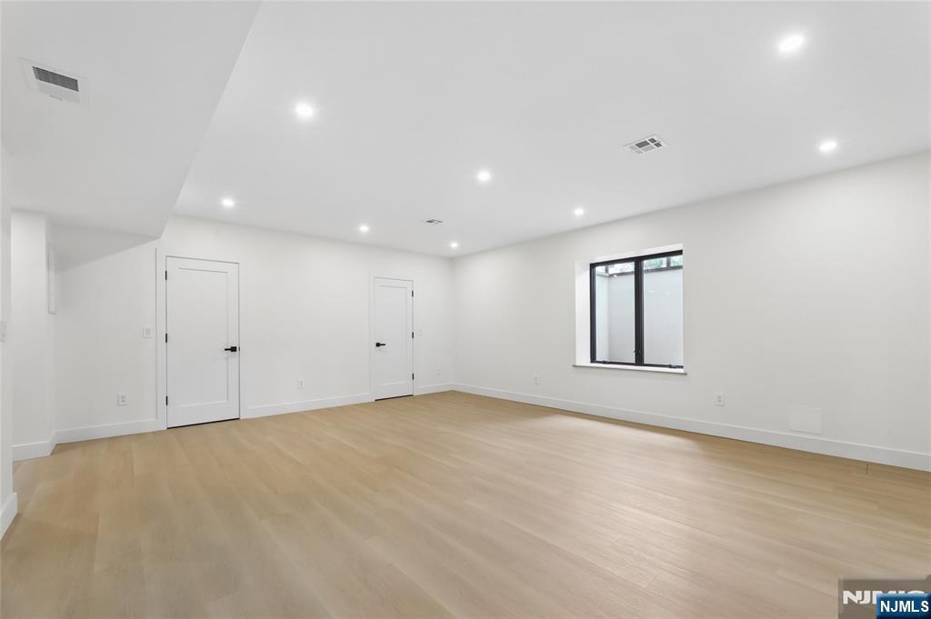 1 Bancroft Place — photo 42