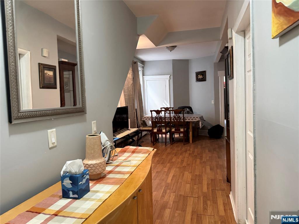 1052 Grove Street - Photo 3