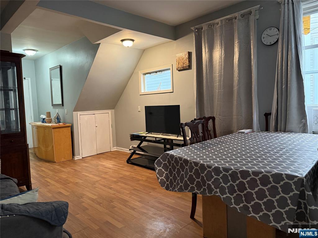 1052 Grove Street - Photo 4