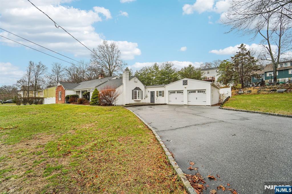 51 Catherine Street - Photo 2