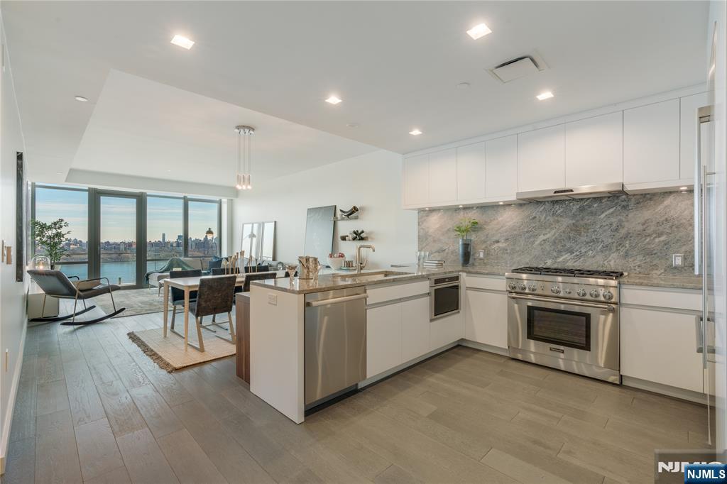 320 Adolphus Avenue 916 - Photo 1