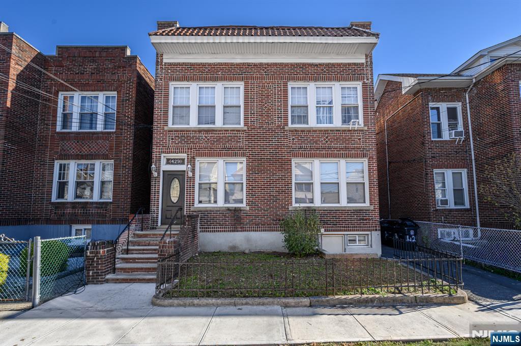 427-429 N 12th Street