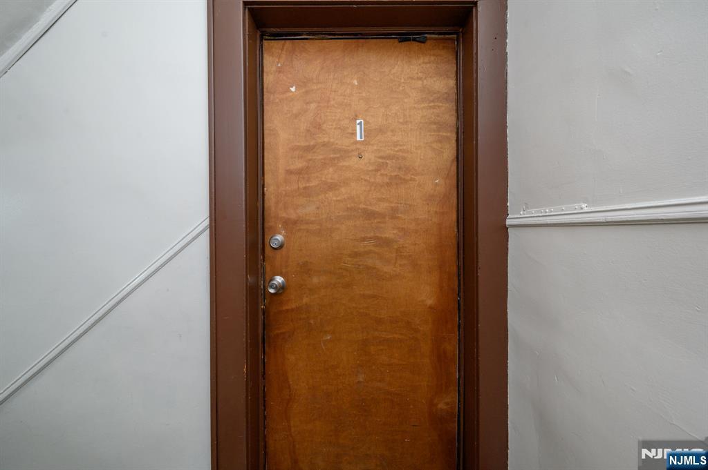 427-429 N 12th Street - Photo 2