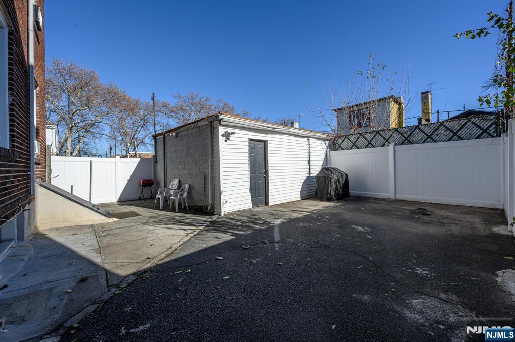 427-429 N 12th Street