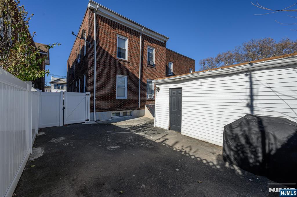 427-429 N 12th Street