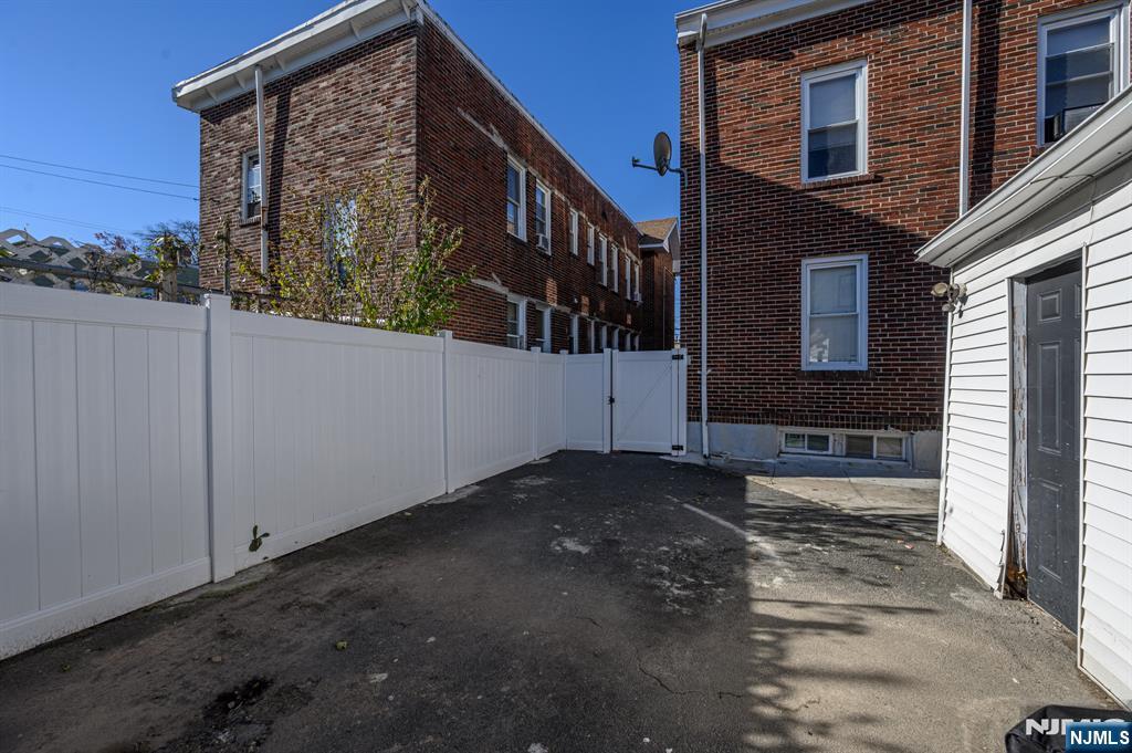 427-429 N 12th Street