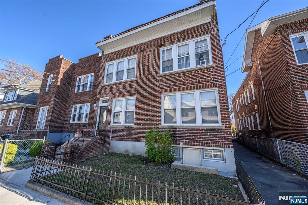 427-429 N 12th Street