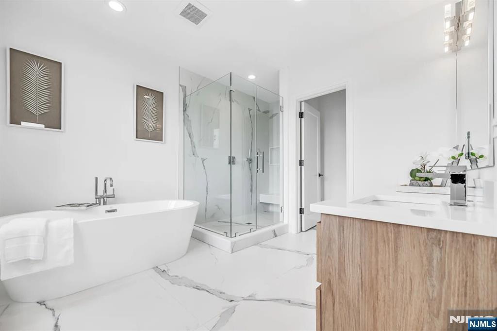 2 Skye Drive, Paramus, NJ, 07652