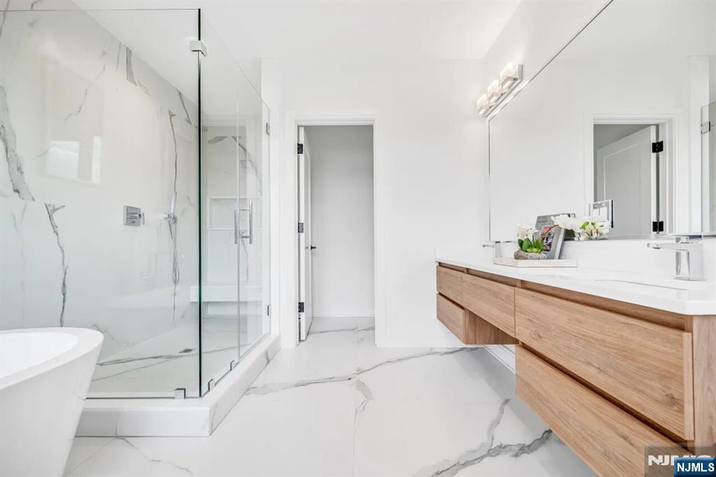 2 Skye Drive, Paramus, NJ, 07652