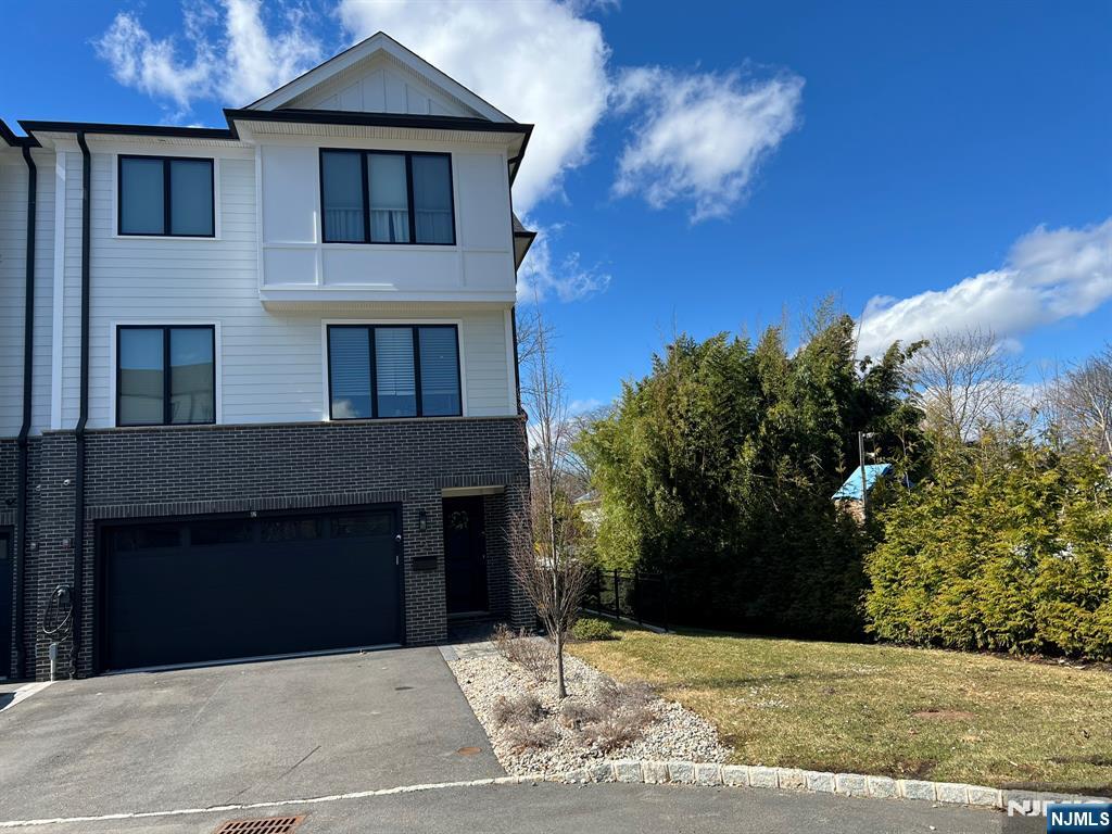 2 Skye Drive, Paramus, NJ, 07652