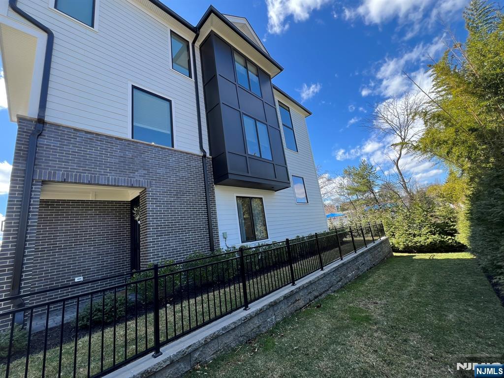 2 Skye Drive, Paramus, NJ, 07652