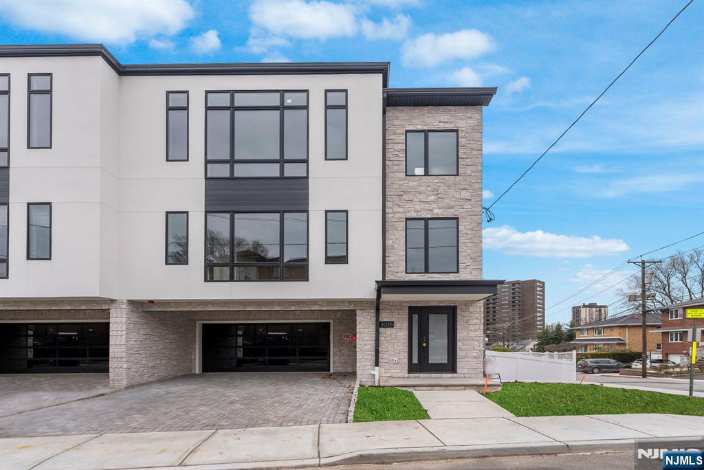 2 Skye Drive, Paramus, NJ, 07652