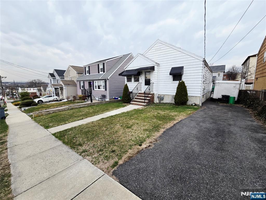 451 Wilson Avenue - Photo 3